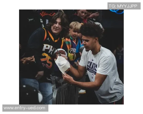 卡梅隆约翰逊状态回暖三分球火力全开助球队赢得关键胜利