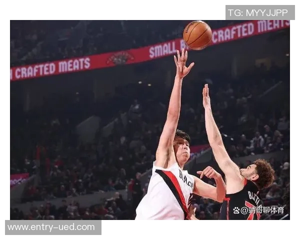 克林根表现出色14投7中砍下18分11篮板4助攻正负值高达16分助球队获胜