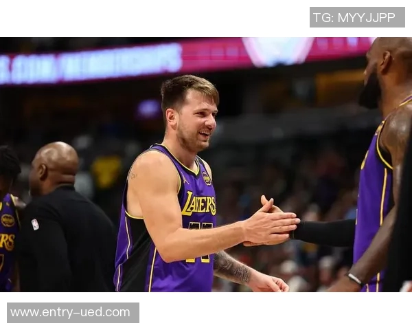 东契奇赞詹姆斯独特视角称其为团队带来巨大帮助